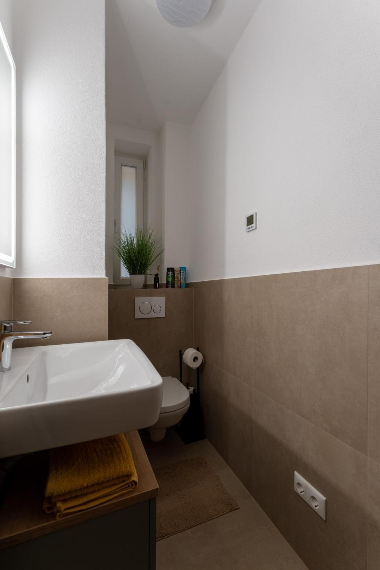 Modern Living - 3-zimmer - Nord, Ruhige Seitenstrasse, Fusslaeufig Strassenbahn Nuremberg