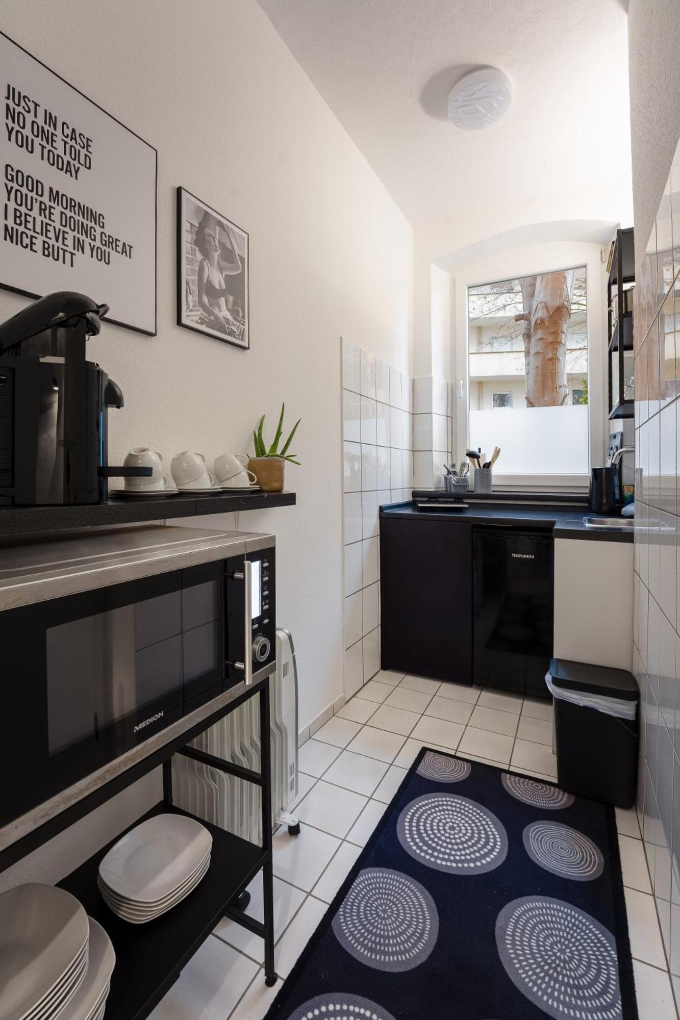 Modern Living - 3-zimmer - Nord, Ruhige Seitenstrasse, Fusslaeufig Strassenbahn Apartment Nuremberg
