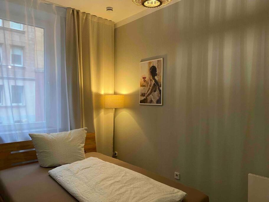 Modern Living - 3-zimmer - Nord, Ruhige Seitenstrasse, Fusslaeufig Strassenbahn * Nuremberg